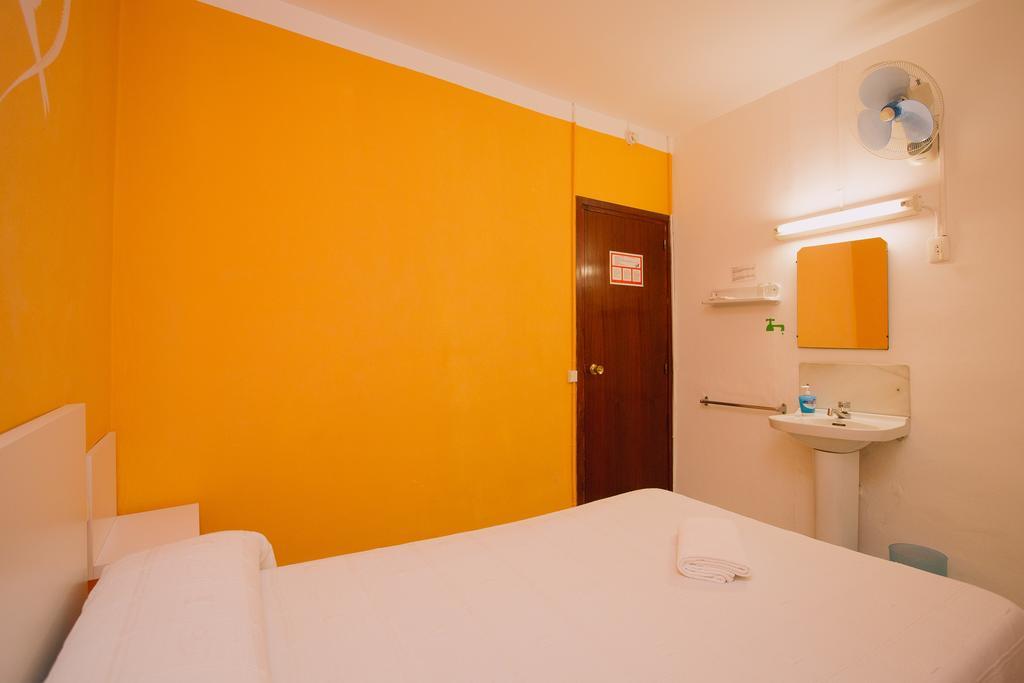 Pension Norma Barcelona Exterior photo
